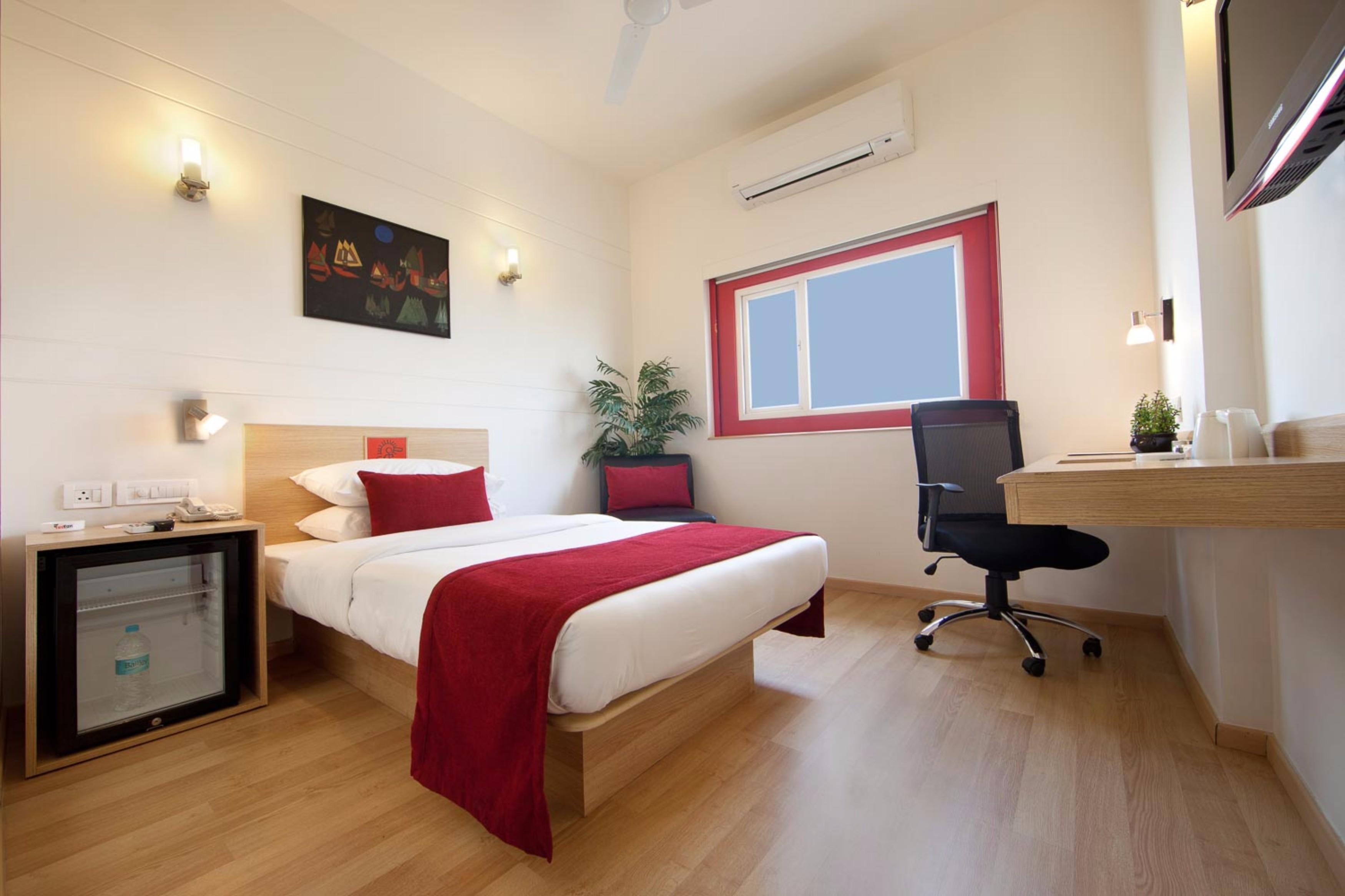 Red Fox Hotel, Chandigarh Exterior photo
