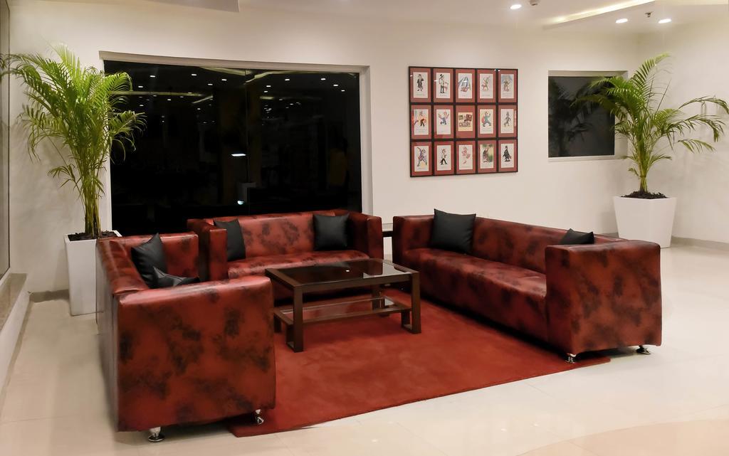 Red Fox Hotel, Chandigarh Exterior photo