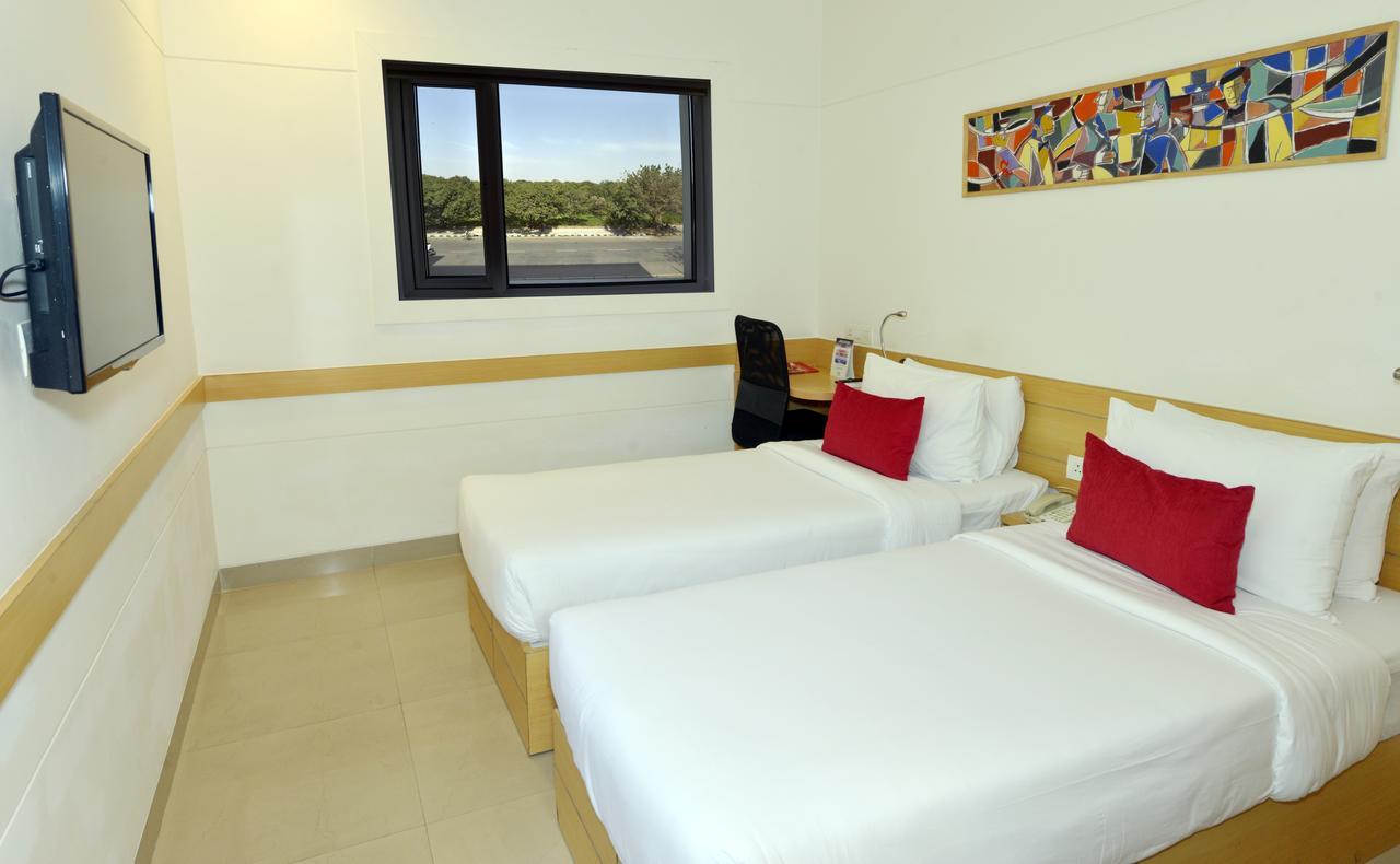 Red Fox Hotel, Chandigarh Exterior photo